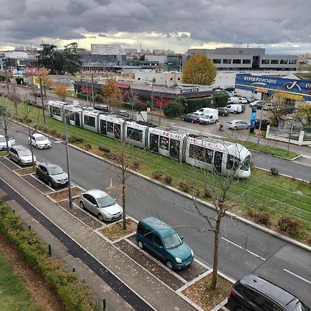Jolie Appartement Proche Tramway Venissieux Luaran gambar