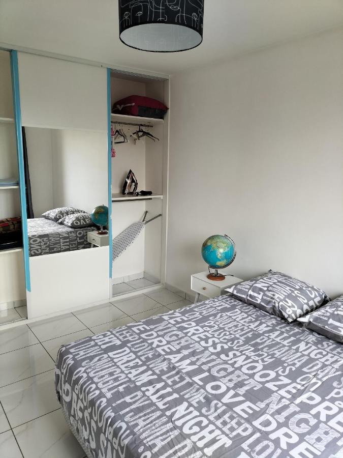 Jolie Appartement Proche Tramway Venissieux Luaran gambar