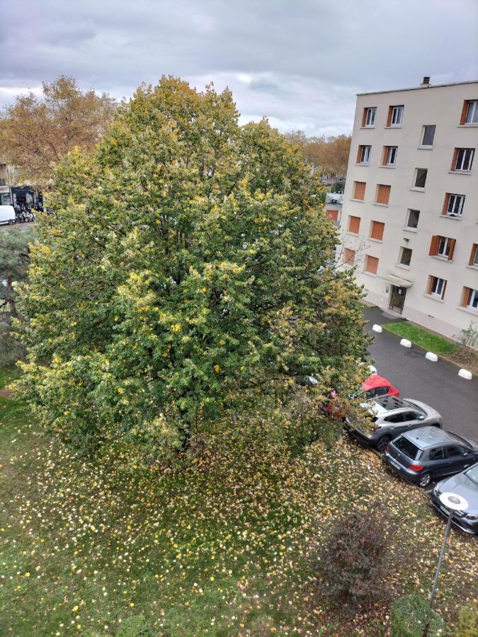 Jolie Appartement Proche Tramway Venissieux Luaran gambar