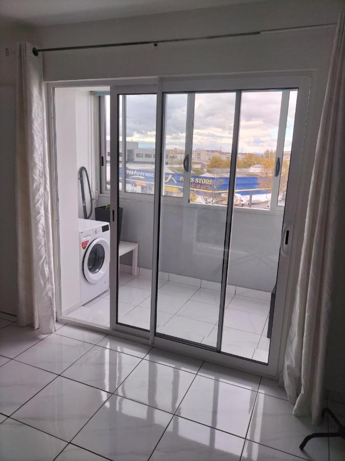 Jolie Appartement Proche Tramway Venissieux Luaran gambar