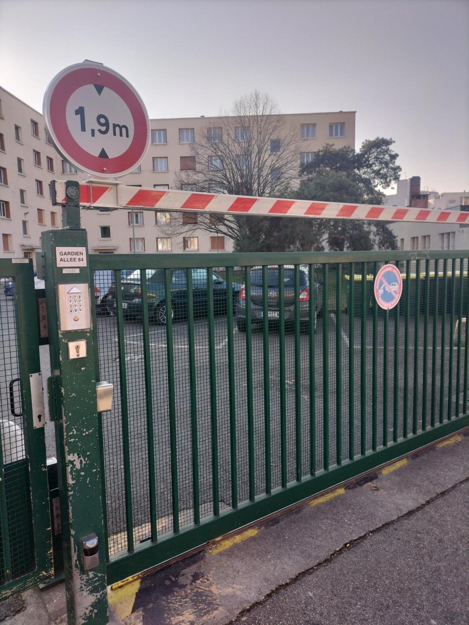 Jolie Appartement Proche Tramway Venissieux Luaran gambar